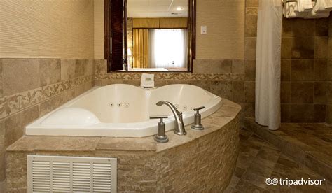 20 Hotels with Hot Tub in Room in San Antonio, TX.